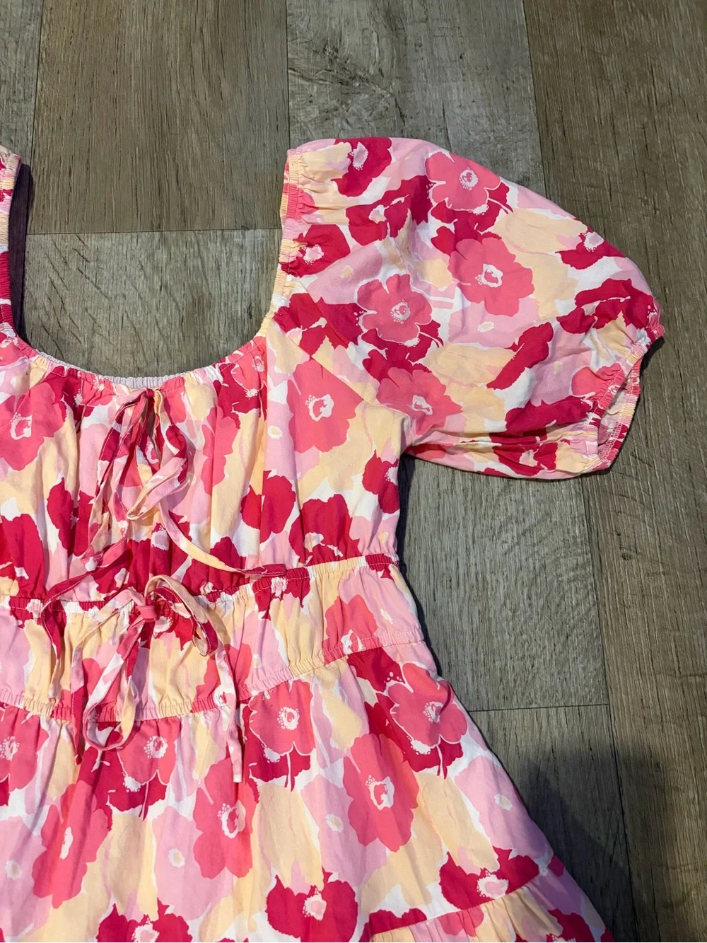 Pink Floral Mini Dress with Puff-Sleeves. Size Large Summer Vacation